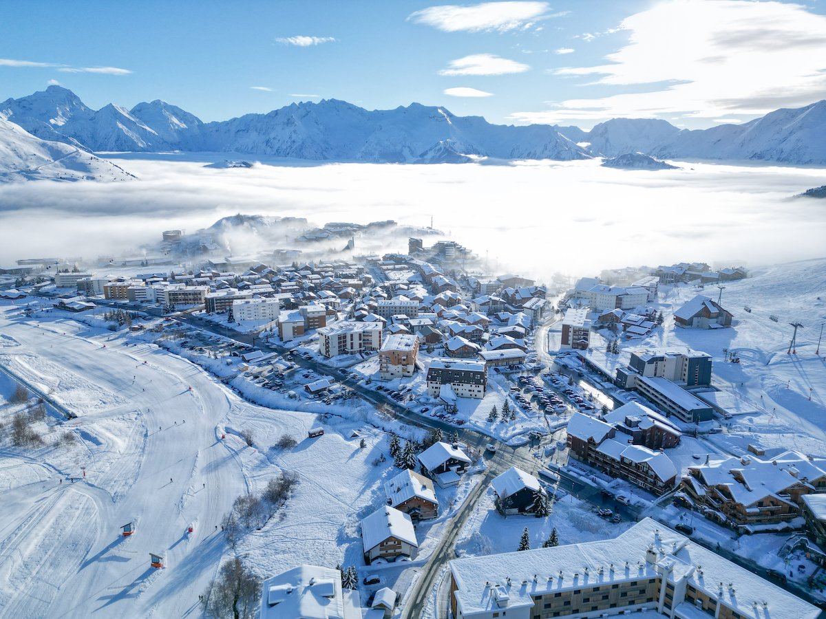 Alpe d'Huez from above.jpg